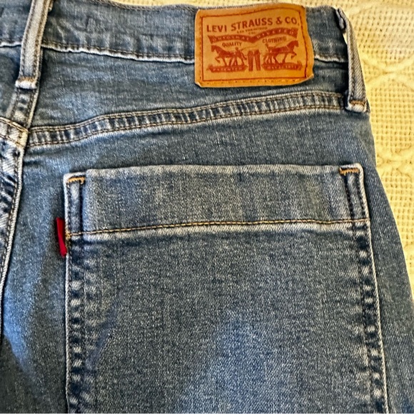 Levi’s Mile High Cropped Wide Leg Jeans - Picture 4 of 5